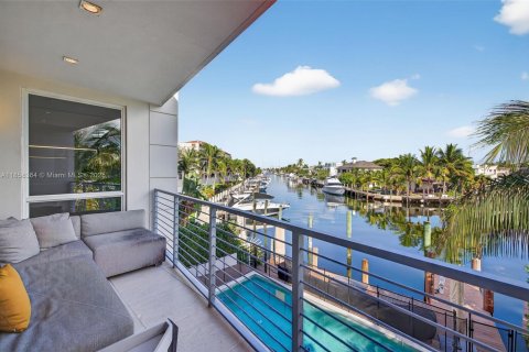 House in Fort Lauderdale, Florida 4 bedrooms, 397.06 sq.m. № 1893130 - photo 22