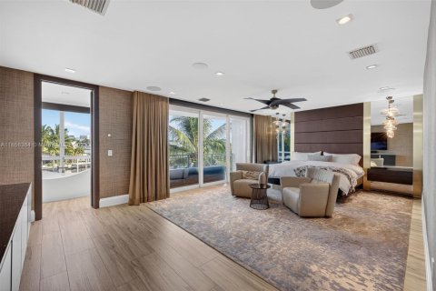 House in Fort Lauderdale, Florida 4 bedrooms, 397.06 sq.m. № 1893130 - photo 19