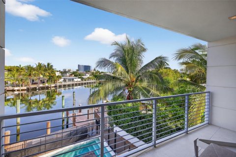 House in Fort Lauderdale, Florida 4 bedrooms, 397.06 sq.m. № 1893130 - photo 23