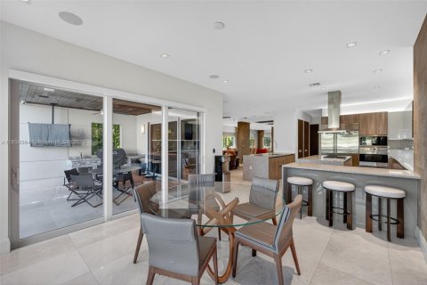 House in Fort Lauderdale, Florida 4 bedrooms, 397.06 sq.m. № 1893130 - photo 16