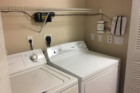 Copropriété à louer à West Palm Beach, Floride: 2 chambres, 98.48 m2 № 1035986 - photo 1