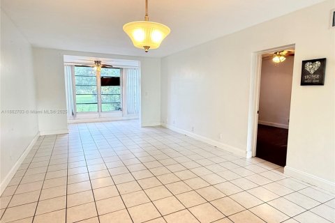 Condo in Plantation, Florida, 1 bedroom  № 1923801 - photo 5