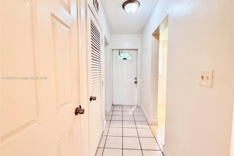 Condo in Plantation, Florida, 1 bedroom  № 1923801 - photo 9