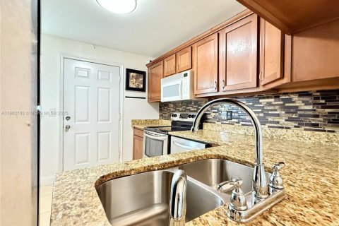 Condo in Plantation, Florida, 1 bedroom  № 1923801 - photo 17