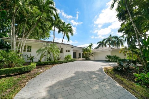 House in Coral Gables, Florida 7 bedrooms, 468.23 sq.m. № 1768259 - photo 9
