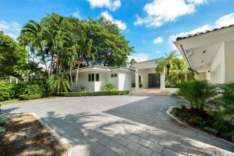 House in Coral Gables, Florida 7 bedrooms, 468.23 sq.m. № 1768259 - photo 1