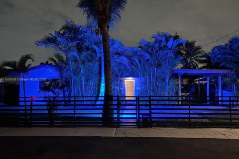 Снять в аренду виллу или дом в Дания-Бич, Флорида 2 спальни, № 1972498 - фото 29