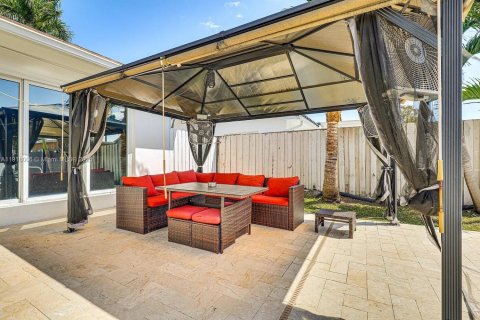 Снять в аренду виллу или дом в Дания-Бич, Флорида 2 спальни, № 1972498 - фото 21