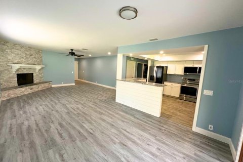Villa ou maison à louer à Winter Haven, Floride: 2 chambres, 154.4 m2 № 2397021 - photo 4