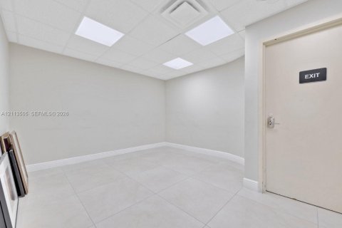 Купить коммерческую недвижимость в Майами, Флорида № 2434021 - фото 7