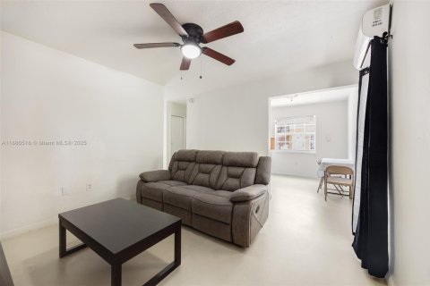 Propiedad comercial en venta en Miami, Florida, 292.46 m2 № 1932969 - foto 6