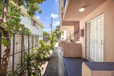 Commercial property in Miami, Florida 292.46 sq.m. № 1932969 - photo 5