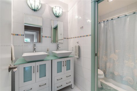 Casa en venta en Palmetto Bay, Florida, 5 dormitorios, 401.71 m2 № 1783964 - foto 24