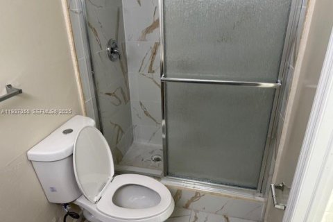 Condo in Miami Gardens, Florida, 2 bedrooms  № 1994899 - photo 23