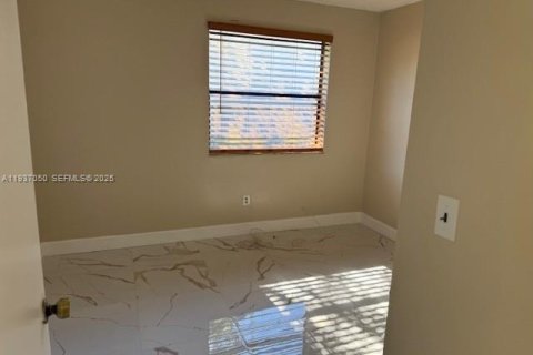 Condo in Miami Gardens, Florida, 2 bedrooms  № 1994899 - photo 20