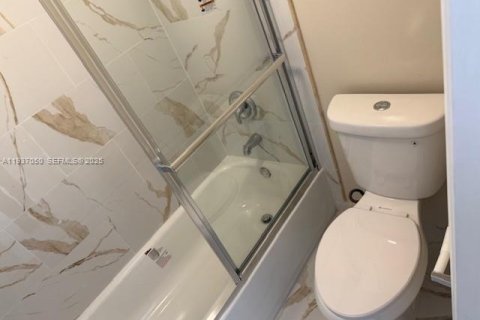 Condo in Miami Gardens, Florida, 2 bedrooms  № 1994899 - photo 14