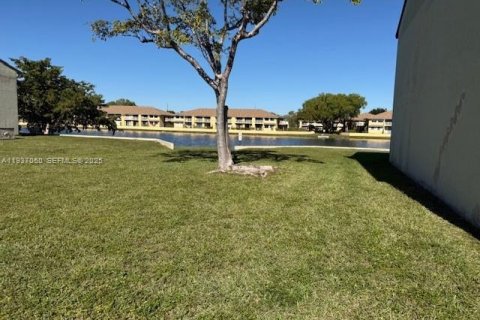 Condo in Miami Gardens, Florida, 2 bedrooms  № 1994899 - photo 26