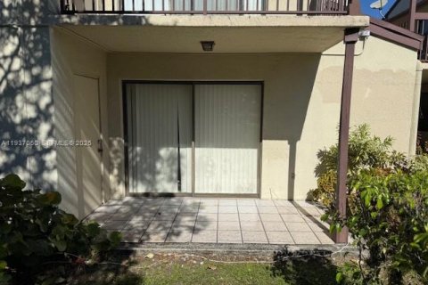 Condo in Miami Gardens, Florida, 2 bedrooms  № 1994899 - photo 25