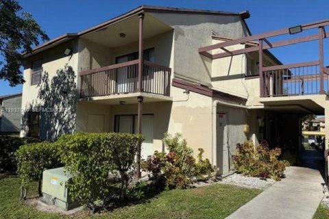 Condo in Miami Gardens, Florida, 2 bedrooms  № 1994899 - photo 24