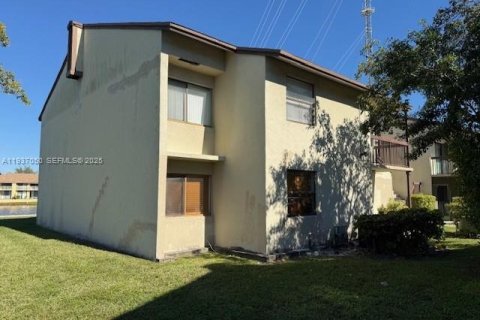 Condo in Miami Gardens, Florida, 2 bedrooms  № 1994899 - photo 1