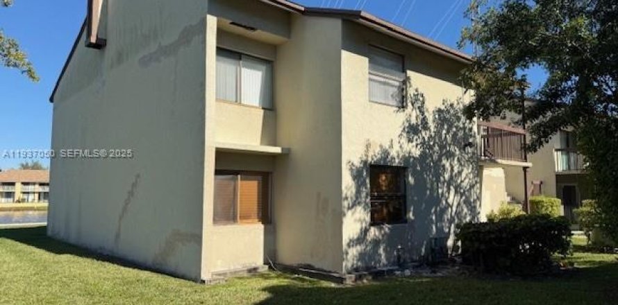 Condo in Miami Gardens, Florida, 2 bedrooms  № 1994899