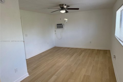 Apartment in Miami, Florida 1 bedroom № 2395502 - photo 3