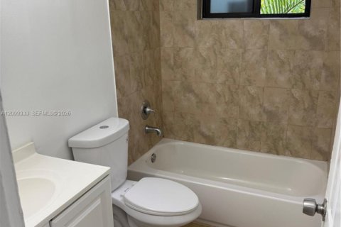 Apartment in Miami, Florida 1 bedroom № 2395502 - photo 6