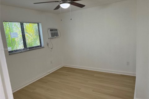 Apartment in Miami, Florida 1 bedroom № 2395502 - photo 5