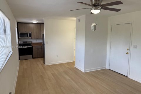 Apartment in Miami, Florida 1 bedroom № 2395502 - photo 2
