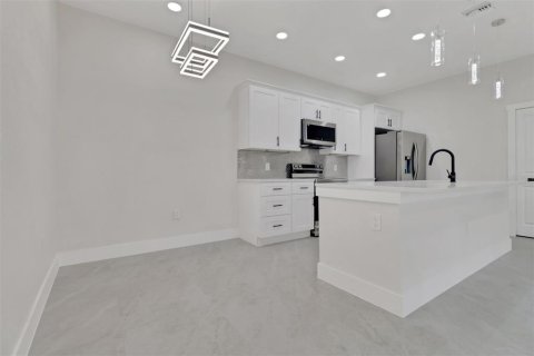 Appartement à louer à Lehigh Acres, Floride: 3 chambres, 111.48 m2 № 2118590 - photo 7