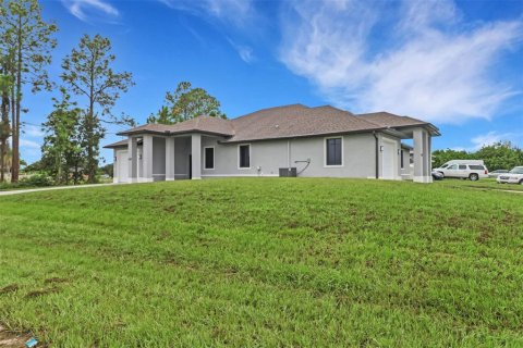 Appartement à louer à Lehigh Acres, Floride: 3 chambres, 111.48 m2 № 2118590 - photo 2