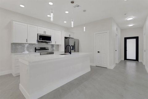 Appartement à louer à Lehigh Acres, Floride: 3 chambres, 111.48 m2 № 2118590 - photo 9