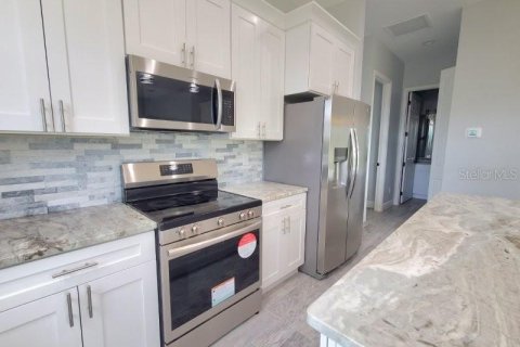 Villa ou maison à louer à Punta Gorda, Floride: 3 chambres, 153.94 m2 № 2098938 - photo 6