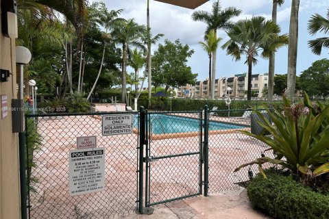 Condo in Kendall, Florida, 1 bedroom  № 1953119 - photo 27