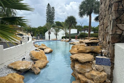 Condo in Kendall, Florida, 1 bedroom  № 1953119 - photo 28
