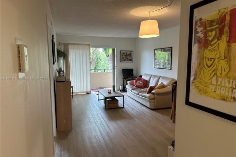 Condo in Kendall, Florida, 1 bedroom  № 1953119 - photo 1