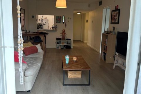 Condo in Kendall, Florida, 1 bedroom  № 1953119 - photo 20