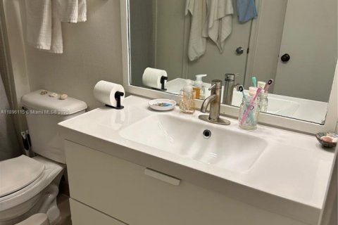 Condo in Kendall, Florida, 1 bedroom  № 1953119 - photo 16
