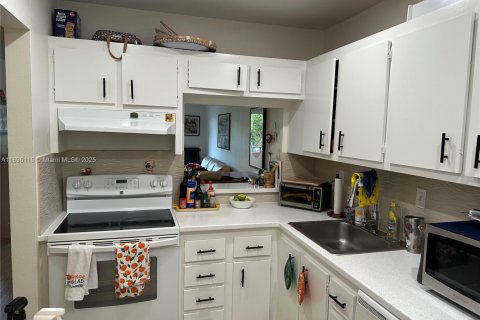 Condo in Kendall, Florida, 1 bedroom  № 1953119 - photo 6