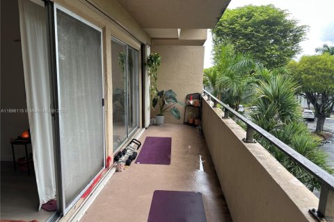 Condo in Kendall, Florida, 1 bedroom  № 1953119 - photo 18