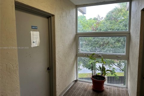 Condo in Kendall, Florida, 1 bedroom  № 1953119 - photo 21