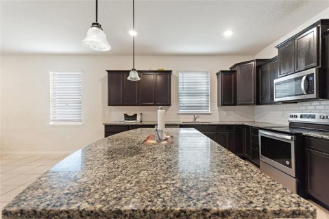 House in Davenport, Florida 4 bedrooms, 201.04 sq.m. № 1813148 - photo 12