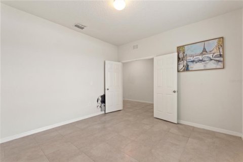 House in Davenport, Florida 4 bedrooms, 201.04 sq.m. № 1813148 - photo 25
