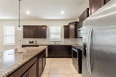House in Davenport, Florida 4 bedrooms, 201.04 sq.m. № 1813148 - photo 10