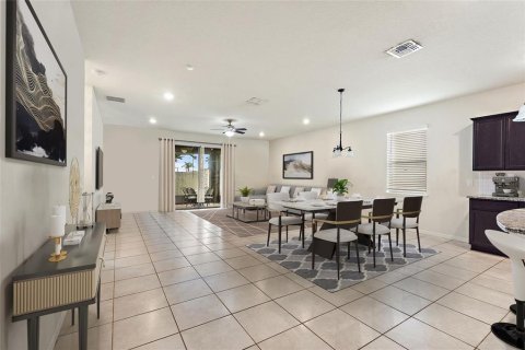 House in Davenport, Florida 4 bedrooms, 201.04 sq.m. № 1813148 - photo 15