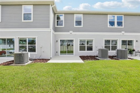 Townhouse in Lake Wales, Florida 3 bedrooms, 144.65 sq.m. № 2379415 - photo 15