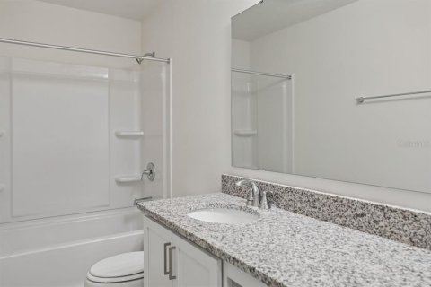 Townhouse in Lake Wales, Florida 3 bedrooms, 144.65 sq.m. № 2379415 - photo 11