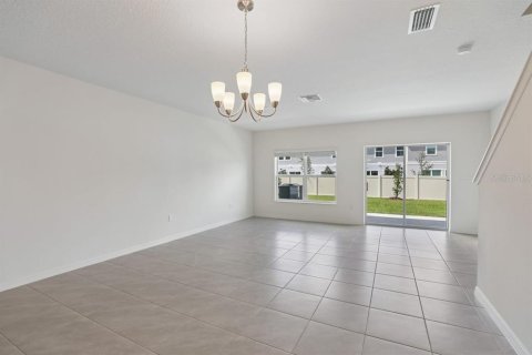 Townhouse in Lake Wales, Florida 3 bedrooms, 144.65 sq.m. № 2379415 - photo 5