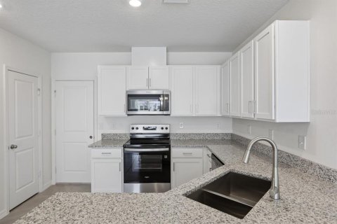 Townhouse in Lake Wales, Florida 3 bedrooms, 144.65 sq.m. № 2379415 - photo 3