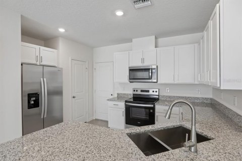 Townhouse in Lake Wales, Florida 3 bedrooms, 144.65 sq.m. № 2379415 - photo 2